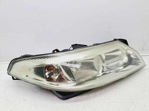 Foto 4ª: Faro Derecho Renault Laguna AUTHENTIQUE 107CV 79KW [K4M D7] (2002)
