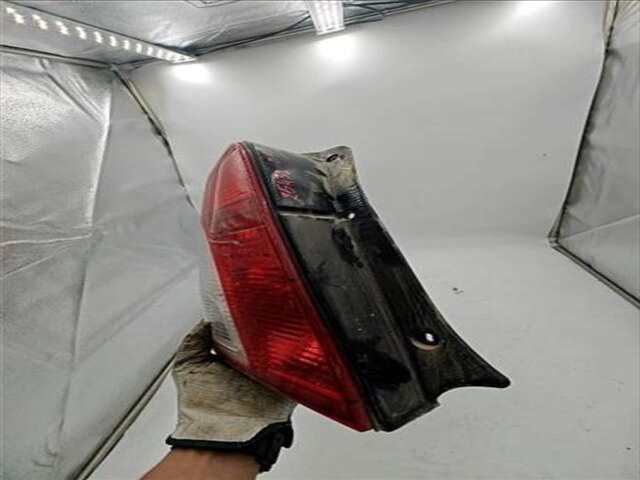 Foto 3ª: Piloto Trasero Izquierdo Kia Carens 1.8 LS MONOVOLUMEN [1.8 LTR. - 81 KW CAT] [TB]