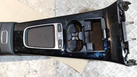 Foto 3ª: Consola Central Mercedes Clase A 140 A 200 177.087) 163CV 120KW (2018)