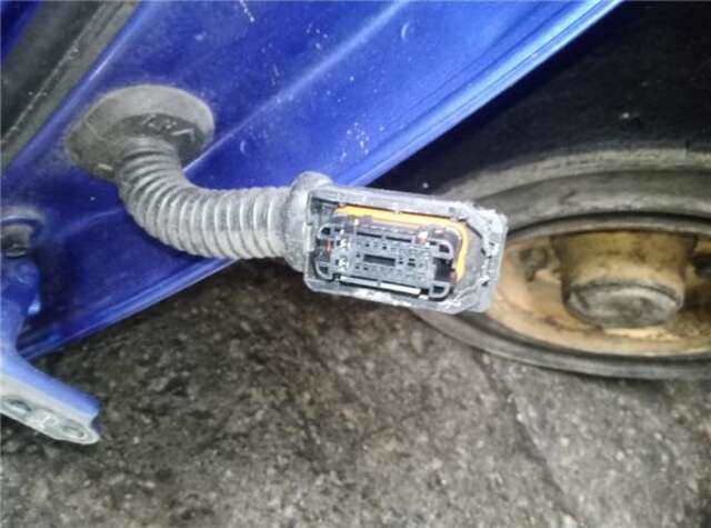 Foto 3ª: Puerta Trasera Izquierda Hyundai Tucson 1.6 ESSENCE 2WD [1.6 LTR. - 85 KW CRDI CAT (1598 CM3)] [D4FE]