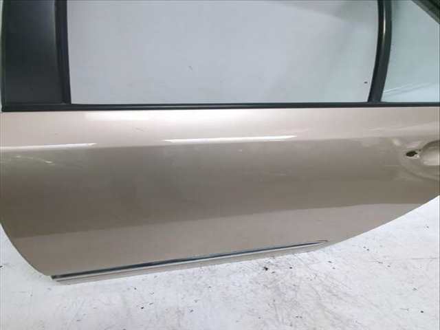 Foto 3ª: Puerta Trasera Izquierda Kia Carens 2.0 CRDI 140 140CV [D4EA] (2006)