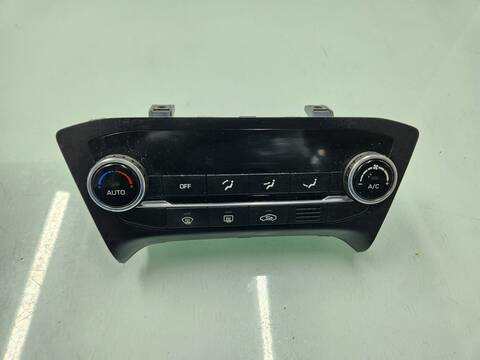 Foto 1ª: Mando Climatizador Hyundai i20 ESSENCE 75CV 55KW [D3FA] (2015)