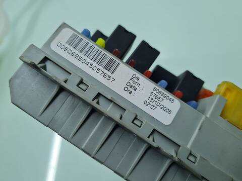 Foto 2ª: Caja Reles Fusibles Alfa Romeo 159 1.9 JTDM 16V - SELECTIVE 150CV 110KW [939AXC1B] (2006)