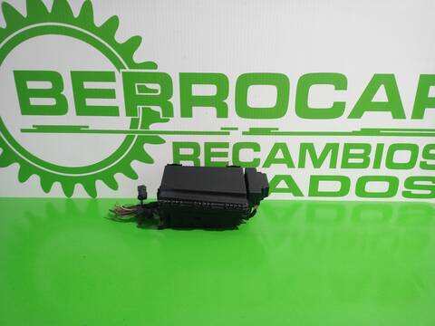Foto 3ª: Caja Reles Fusibles Opel Zafira 1.9 CDTI CAT Z 19 DTL) 101CV 74KW [D/ Z19DT] (2006)