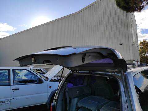 Foto 2ª: Portón Kia Carnival J3 (2004)