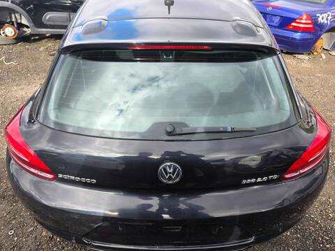 Portón Volkswagen Scirocco 2.0 TDI 103KW) LIM. EDITION 140CV