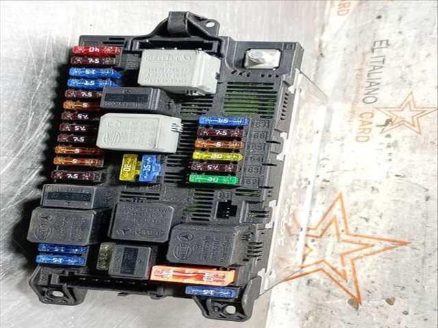 Foto 3ª: Caja Reles Fusibles Mercedes Clase E 180 E 55 AMG KOMPRESSOR 211.076) 476CV 350KW [M 113.990] (2004)