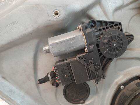 Foto 2ª: Elevalunas Manual Trasero Izquierdo Volkswagen Passat COMFORTLINE BERLINA 150CV 110KW [AEB] (1996)