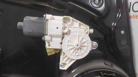 Foto 3ª: Elevalunas Manual Trasero Izquierdo Mercedes Clase ML 300 3.0 CDI W164) 224CV 165KW AUT. OM642 [OM642940] (2006)