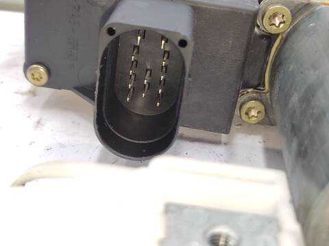 Foto 3ª: Elevalunas Manual Trasero Derecho Audi A3 1.9 TDI 110CV 81KW [ASV] (2001)