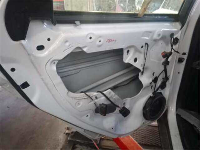 Foto 2ª: Puerta Trasera Izquierda Ford Focus 1.0 EDITION [1.0 LTR. - 92 KW ECOBOOST CAT] [M1DA]