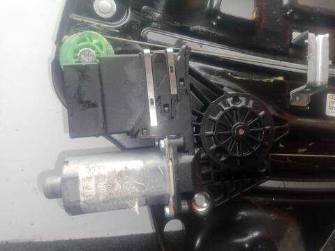 Foto 2ª: Elevalunas Manual Trasero Izquierdo Audi A4 2.5 TDI 163CV 120KW [BDG] (2004)