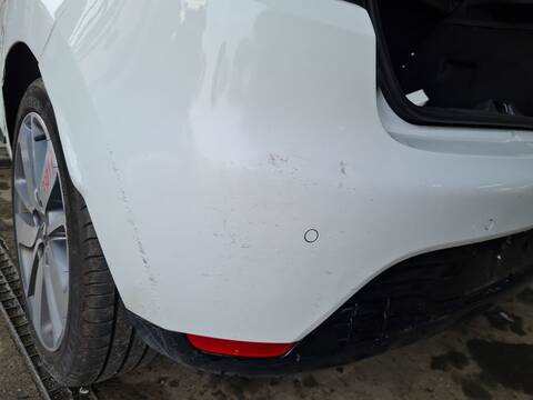 Foto 2ª: Paragolpes Trasero Renault Clio ZEN 89CV 66KW [H4B400] (2015)