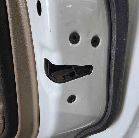 Cerradura Puerta Trasera Derecha Land Rover Range PURE 150CV 110KW