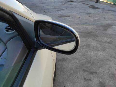 Retrovisor Derecho Nissan Almera YD22