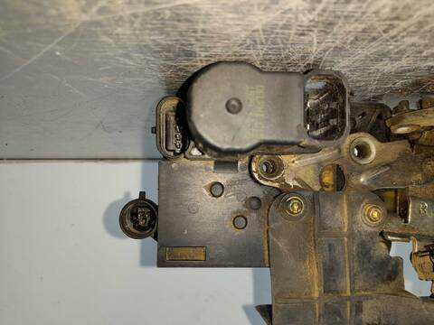 Foto 4ª: Cerradura Puerta Trasera Izquierda Alfa Romeo 156 1.9 JTD CAT 105CV 77KW [AR32302] (1999)