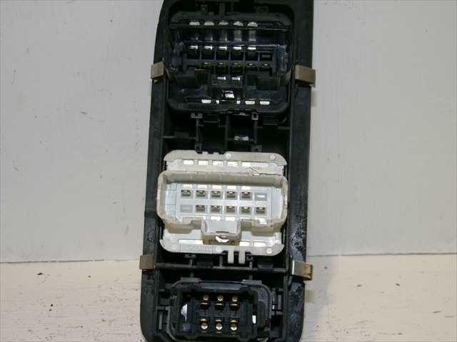 Foto 4ª: Botonera Elevalunas Renault Laguna 1.9 DCI 2001-2007 [F9QD6] (2005)