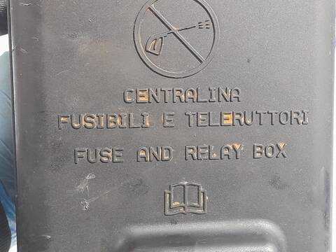Foto 3ª: Caja Reles Fusibles Fiat Doblo 1.3 16V M-JET CAT 95CV [330A1000] (2015)