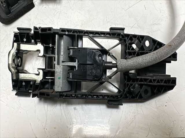 Foto 2ª: Cerradura Puerta Delantera Izquierda Volkswagen Golf 1.4 GASOLINA VI [G/CAX] (2010)