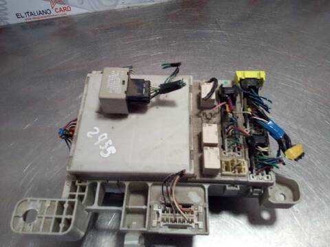 Foto 3ª: Caja Reles Fusibles Toyota Land Cruiser 3.0 D-4D GX 163CV 120KW [1KDFTV] (2004)