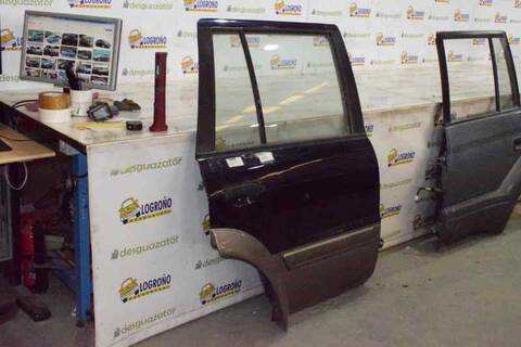 Foto 3ª: Puerta Trasera Derecha Nissan Patrol COMFORT (2000)