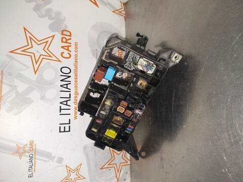 Foto 3ª: Caja Reles Fusibles Toyota Rav4 EXECUTIVE 150CV 110KW [2AD] (2011)