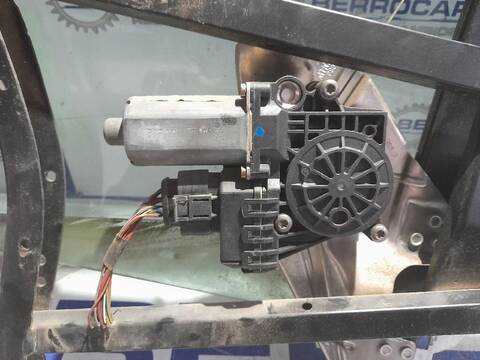 Foto 2ª: Elevalunas Manual Trasero Derecho Audi A6 2.5 V6 24V TDI 180CV [AKE] (2001)
