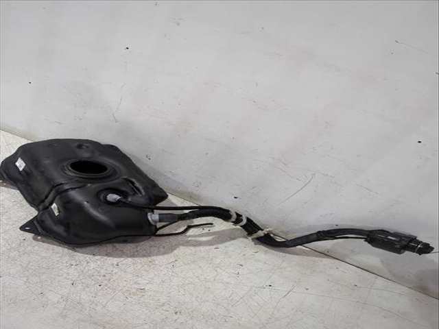 Foto 3ª: Deposito de Combustible Toyota Yaris 1.5 NSP131_) 112CV [2NR-FKE] (2010)