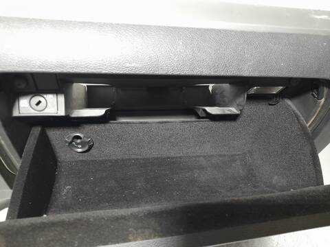Foto 3ª: Guantera Volkswagen Golf ADVANCE BLUEMOTION 105CV 77KW [CAY] (2012)