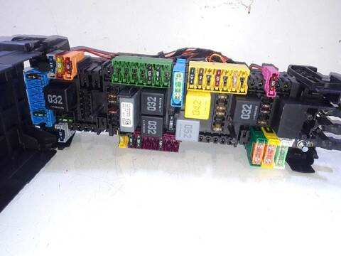 Foto 2ª: Caja Reles Fusibles Mercedes Vito 114/116 CDI 119 CDI/BT 4MATIC EXTRALANG 447.705) 136CV 100KW (2014)