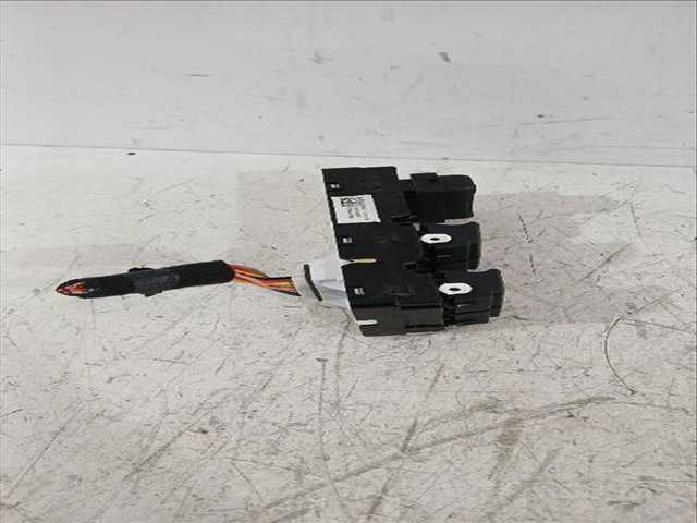 Foto 3ª: Botonera Elevalunas Kia Stonic 1.0 T-GDI 101CV [G3LC G3LE] (2017)