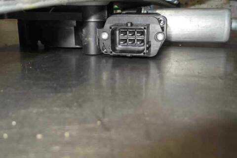Foto 4ª: Elevalunas Eléctrico Delantero Derecho Opel Corsa 1.4 16V 90CV 66KW [Z14XEP] (2008)