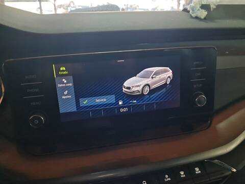 Foto 2ª: Pantalla Multifuncion Skoda Octavia AMBITION 150CV [DTTS] (2022)
