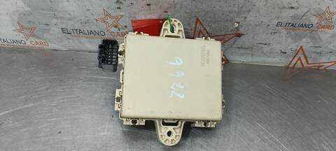 Foto 3ª: Caja Reles Fusibles Lexus RX 400H 211CV 155KW [3MZ-FE] (2005)