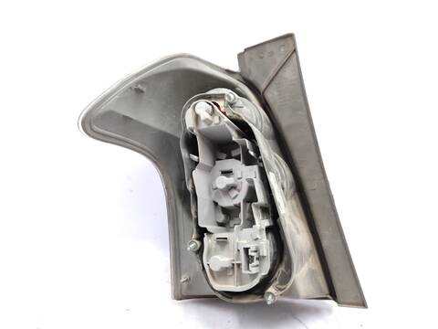Foto 2ª: Piloto Trasero Derecho Toyota Corolla 2.2 D-4D AUR10_) 136CV 100KW [2ADFTV] (2005)