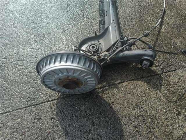 Foto 3ª: Puente Trasero Renault Clio 1.5 EQUILIBRE [1.5 LTR. - 74 KW BLUE DCI DIESEL FAP]