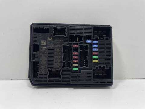 Foto 1ª: Caja Reles Fusibles Dacia Sandero H4D480 (2021)