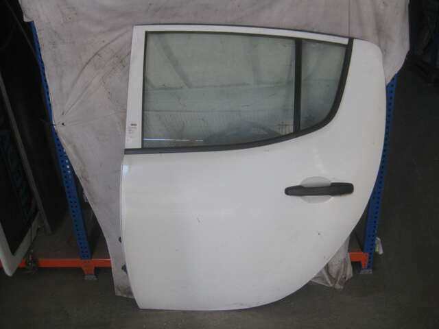 Puerta Trasera Izquierda Mitsubishi L200 2.5DID