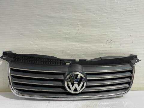 Foto 2ª: Rejilla Delantera Volkswagen Passat ADVANCE BERLINA 131CV 96KW [AVF] (2003)