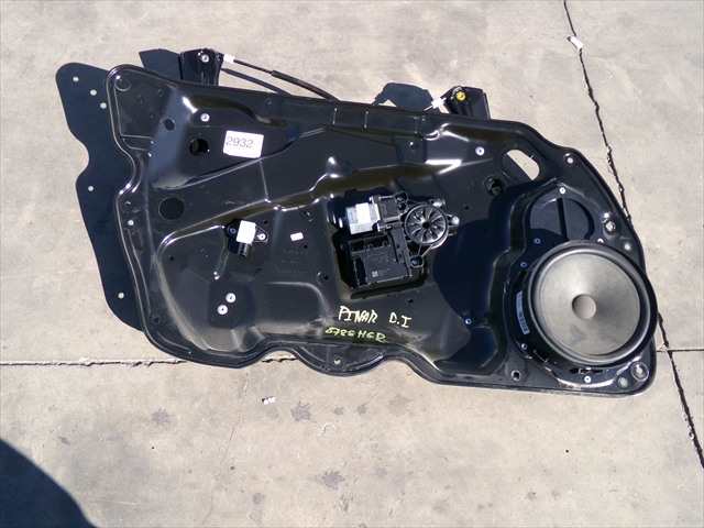 Foto 1ª: Elevalunas Eléctrico Delantero Izquierdo Volkswagen Passat 1.6 TDI 2010-2015 [CAY] (2011)