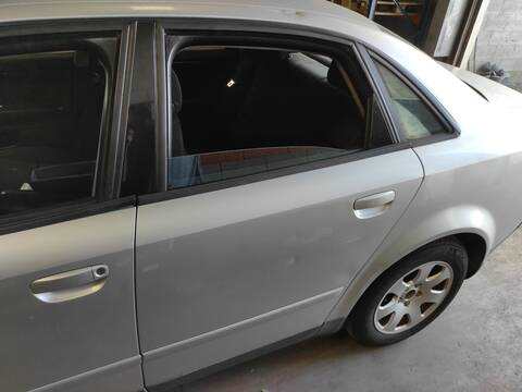 Puerta Trasera Izquierda Audi A4 AWX BERLINA
