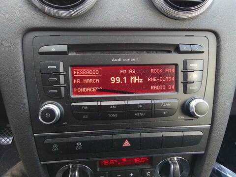 Foto 4ª: Sistema Audio Radio CD Audi A3 1.6 TDI AMBIENTE 105CV 77KW [CAY] (2011)