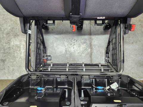 Foto 4ª: Asiento Delantero Derecho Volkswagen Crafter 35 FURGON BM TN FWD 140CV 103KW [DNAE] (2024)