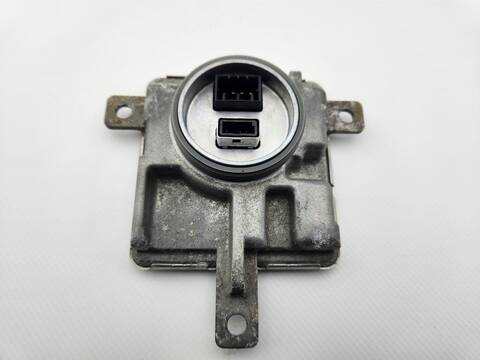 Foto 3ª: Centralita Faros Xenon Audi A4 BASIS 150CV 110KW [CJCD] (2014)