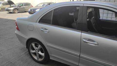 Puerta Trasera Derecha Mercedes Clase C 160 642910 BERLINA