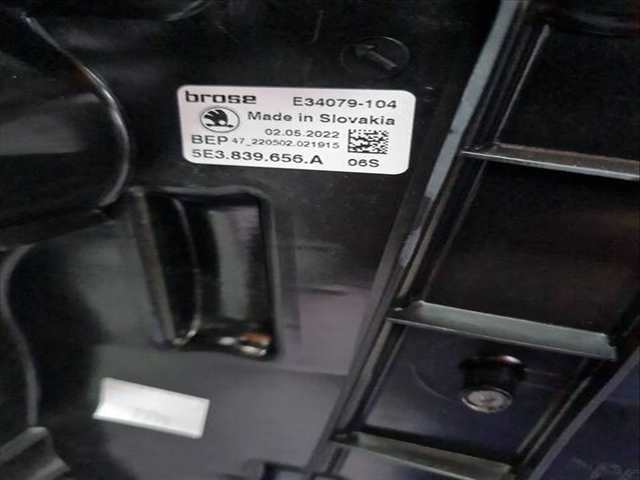 Foto 3ª: Elevalunas Manual Trasero Derecho Skoda Octavia AMBITION 150CV [DTTS] (2022)