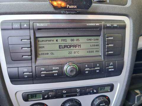 Foto 1ª: Sistema Audio Radio CD Skoda Octavia RS BERLINA 200CV 147KW [BWA] (2008)