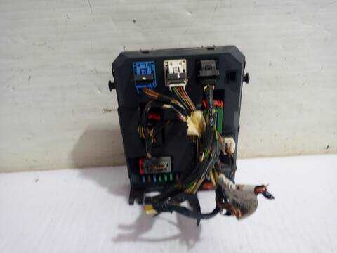 Foto 2ª: Caja Reles Fusibles Peugeot 207 CONFORT 90CV 66KW [9HXDV6ATED4] (2010)