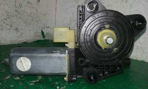 Foto 3ª: Elevalunas Eléctrico Trasero Izquierdo Mercedes Clase C 160 3.2 V6 18V CAT BERLINA 218CV 160KW [M112946] (2002)