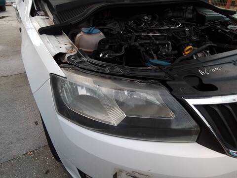 Foto 4ª: Faro Derecho Skoda Rapid 1.6 TDI DPF 105CV 77KW [CAY] (2015)